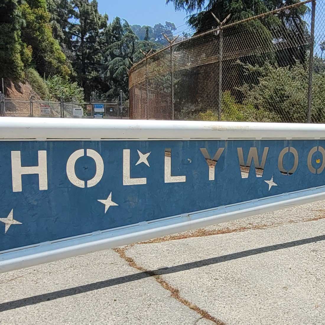 13V-Lake-Hollywood-Gate